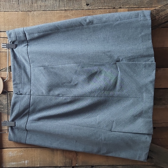 Skirt suit - Picture 3 of 3